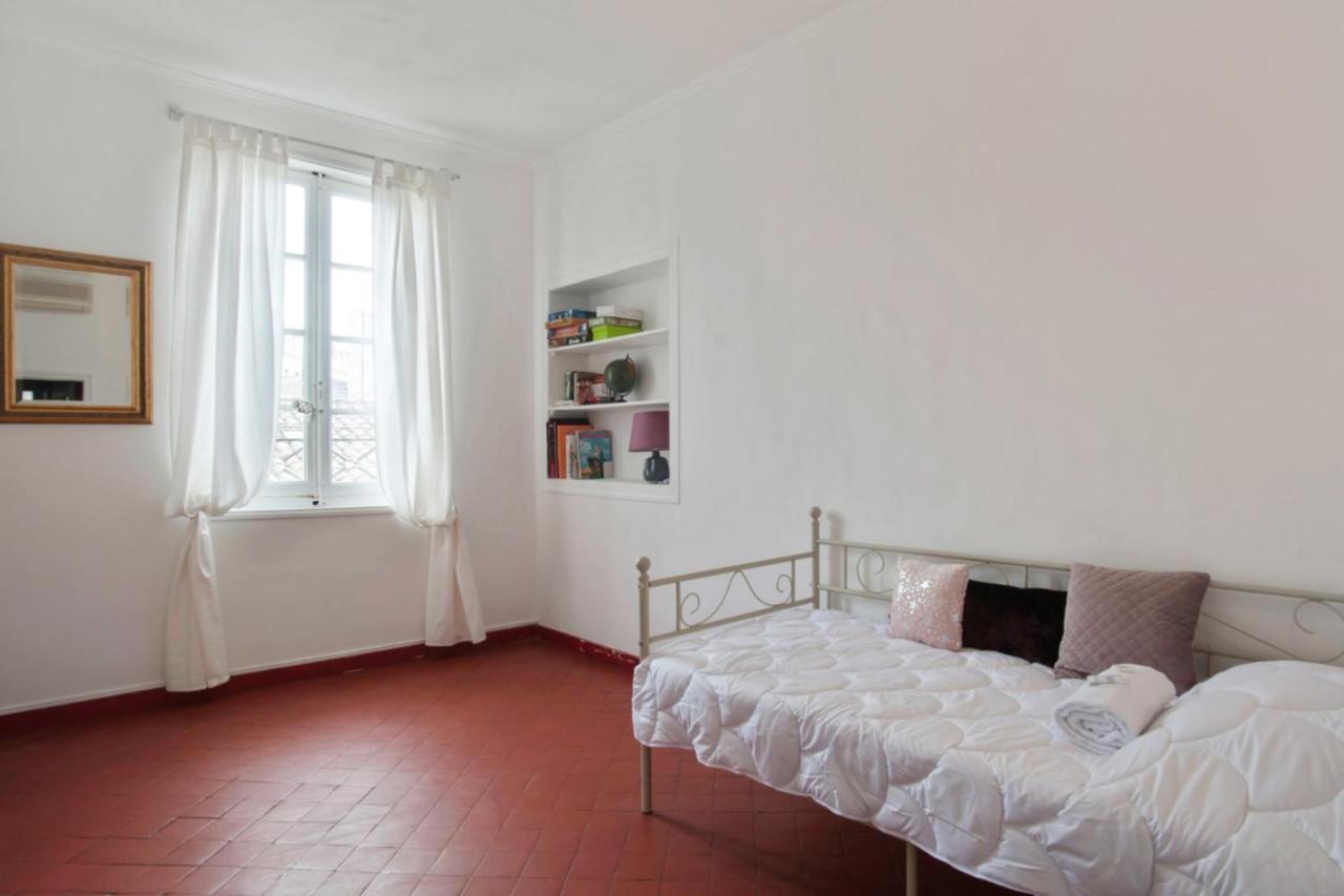 Apartament Charming And Large Duplex Flat With Beautiful Terrace In Awinion Zewnętrze zdjęcie