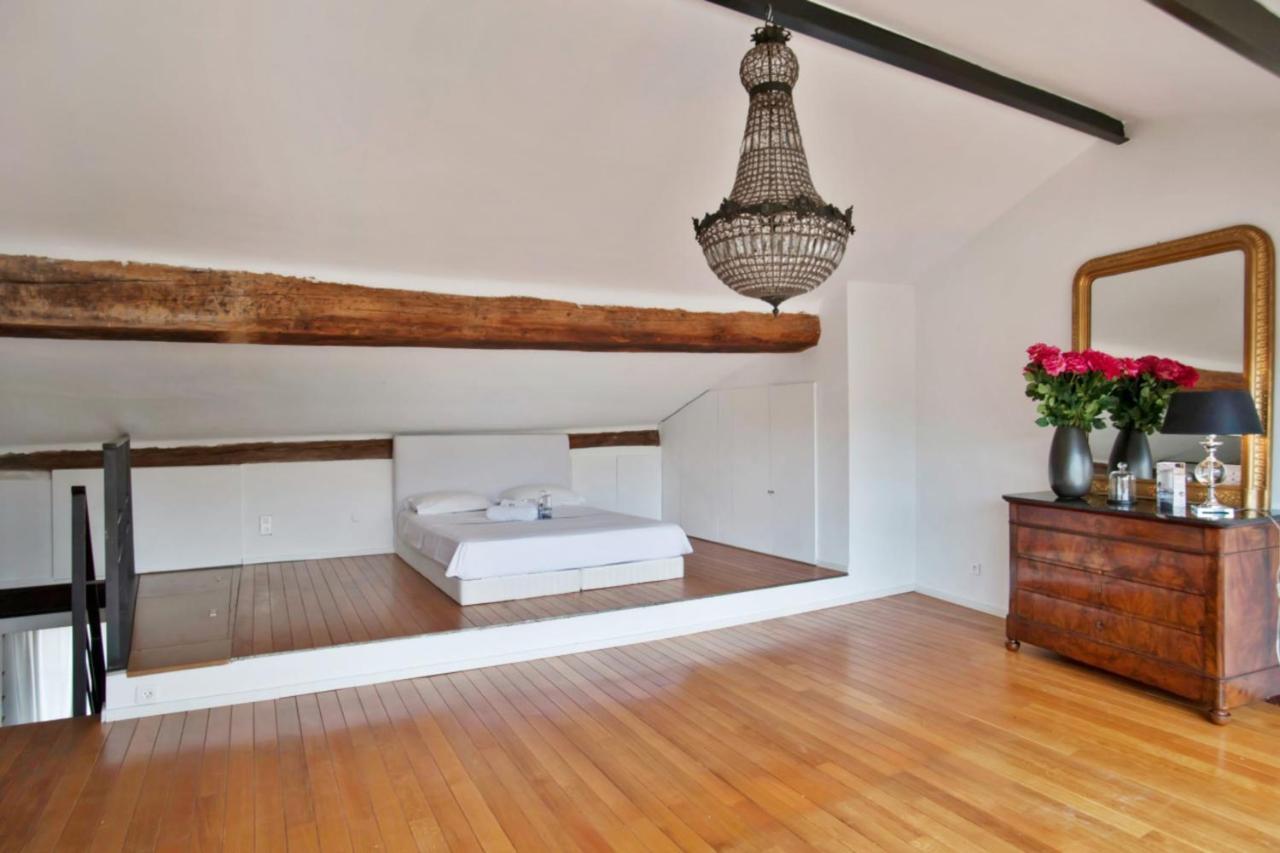 Apartament Charming And Large Duplex Flat With Beautiful Terrace In Awinion Zewnętrze zdjęcie